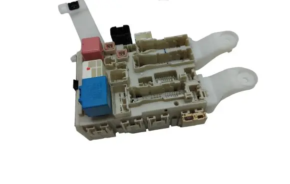 Toyota Verso Fuse module 827300F051C 157310E10