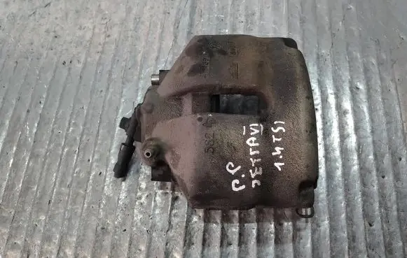 Volkswagen Jetta VI Front brake caliper