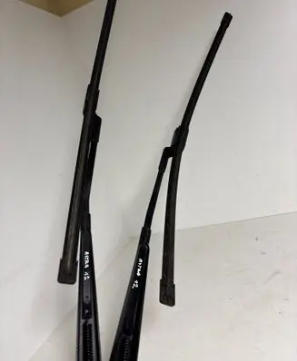 Opel Astra J Front wiper blade arm 3392125736 3392125738 97036203