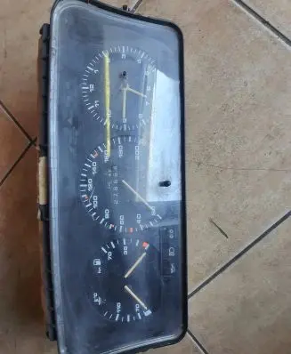 Volkswagen PASSAT B3 Speedometer (instrument cluster) 357919033AC