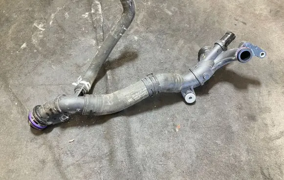 Mercedes-Benz CLA C118 X118 Engine coolant pipe/hose 210473136R A2822032600
