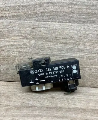 Volkswagen PASSAT B4 Coolant fan relay 357919506A 898719000