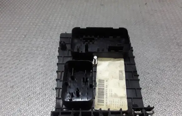 Volkswagen Touran I Fuse module 1K0937124K