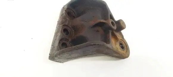Hyundai Santa Fe Engine mounting bracket
