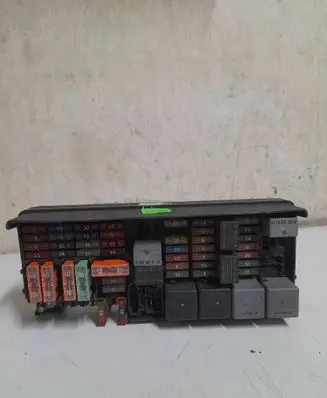 Mercedes-Benz ML W164 Fuse module A1645402372 YAP27237