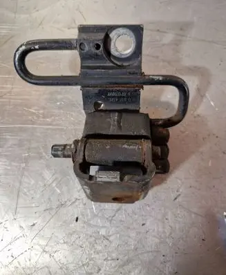 Audi Q7 4L Front door upper hinge 8E0831412E