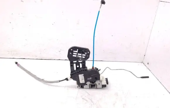 Mercedes-Benz GLA W156 X156 Front door lock A1667200435 A2467230114