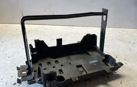 Opel Mokka Battery box tray 95418182