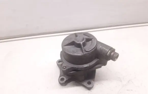 Renault 19 Vacuum pump 72117205
