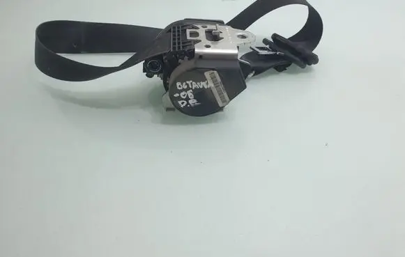 Skoda Octavia Mk2 (1Z) Front seatbelt 1Z0857702C