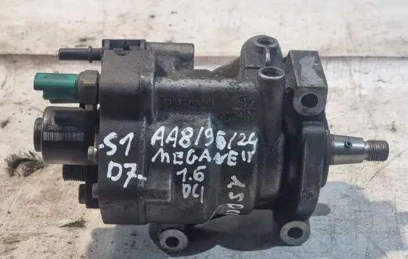 Renault Megane III Fuel injection high pressure pump 8200057225
