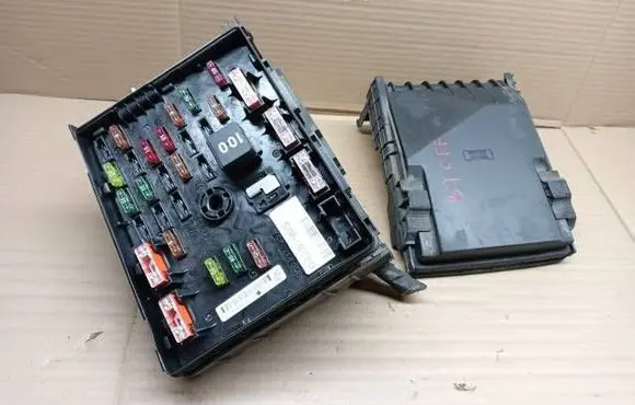 Volkswagen PASSAT B7 Fuse box set 3C0937629C 000227969 600227959