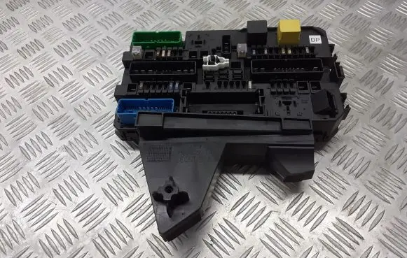 Opel Astra H Fuse box cover 13115937