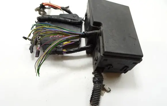 Ford Focus Fuse module AV6T14A067AC 5B0010107 073839