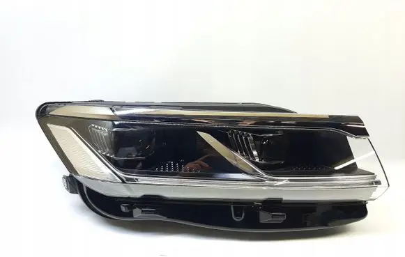 Volkswagen Touareg III Headlight/headlamp 761941036