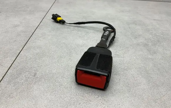 Opel Mokka B Front seatbelt buckle 9834687280