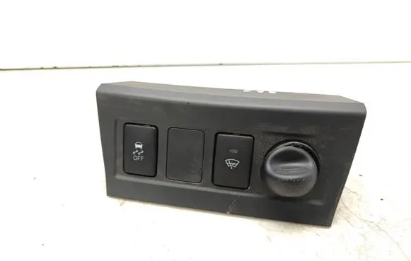 Toyota RAV 4 (XA30) 12 V Socket (front) 554490R010 15A886