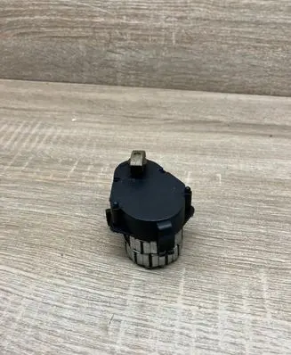 BMW 7 E38 Air flap motor/actuator 8391381 0286908