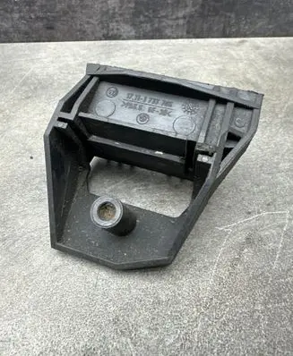 BMW 5 E39 Radiator mount bracket 17111737706
