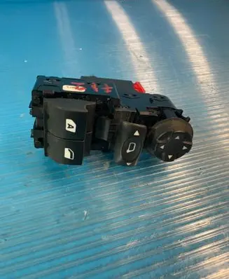 Peugeot 208 Wing mirror switch 9676112780