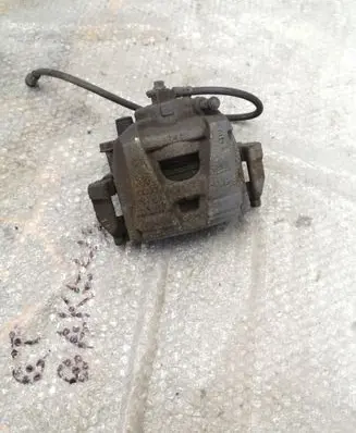Volkswagen PASSAT B7 USA Front brake caliper