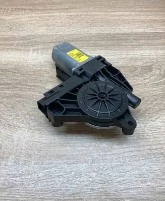 Volvo S60 Front door window regulator motor 966268103 130329