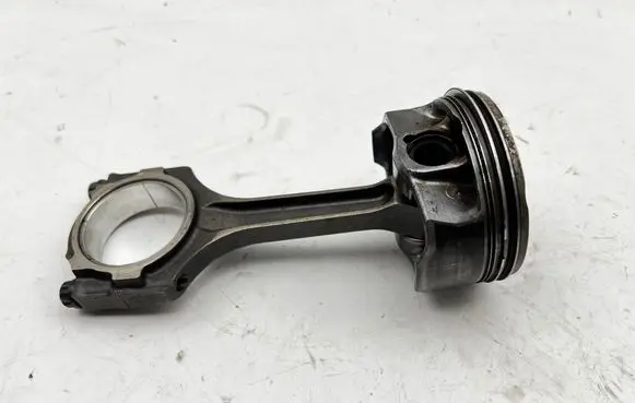 Ford Mustang V Piston with connecting rod RFBR3ECA0033BANV3 RFBR3ECA0033BA