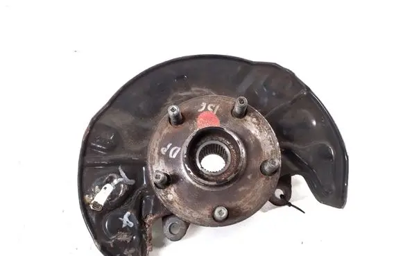 Toyota Corolla Verso AR10 Front wheel hub