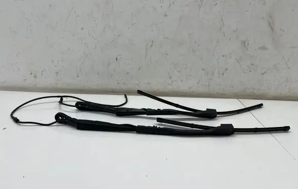 BMW i4 Windshield/front glass wiper blade 9448921