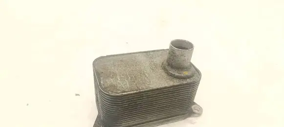 Audi Q3 8U Engine oil radiator 06J117021P