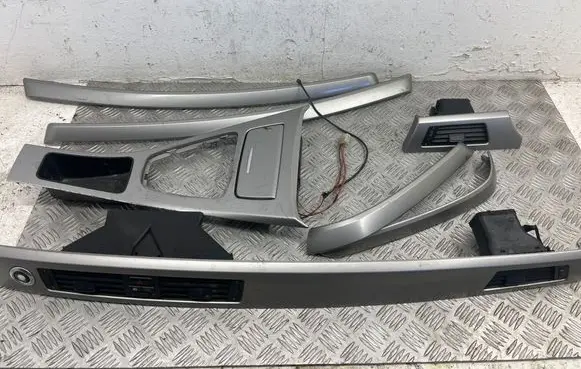 BMW 3 E90 E91 Dashboard glove box trim 7132845