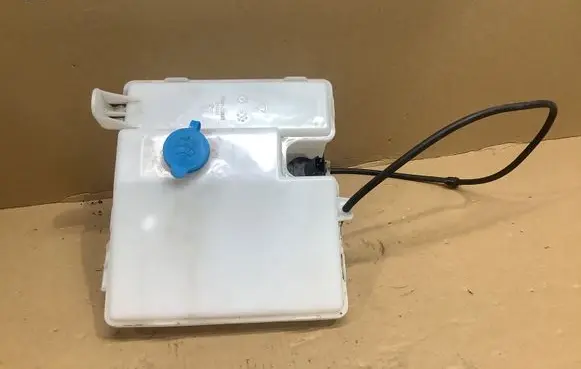Windshield washer fluid reservoir/tank
