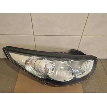 Hyundai ix35 Headlight/headlamp 921022Y