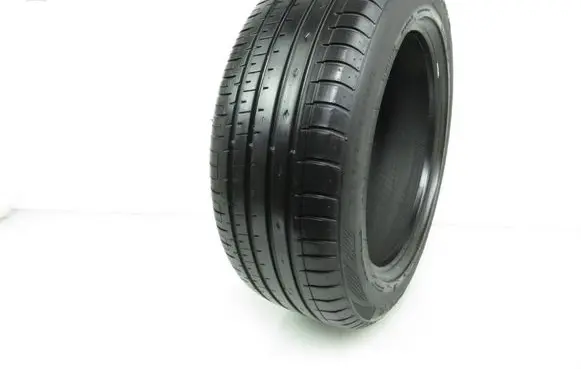 Volkswagen Golf V R16 summer tire 