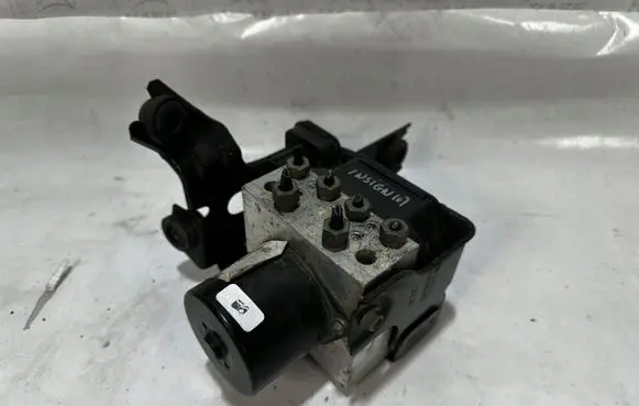 Opel Insignia A ABS Pump 13328651