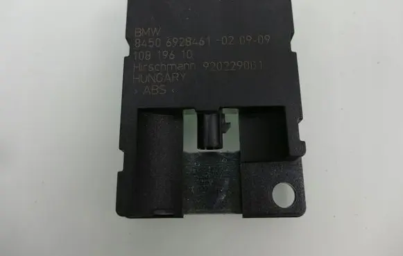 BMW 5 E60 E61 Antenna control unit 6928461
