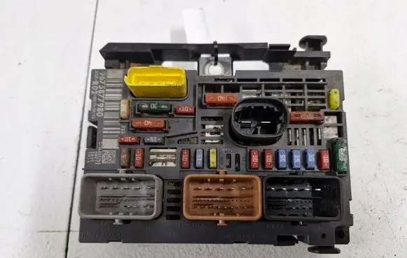 Peugeot 5008 BSM Control unit 9675877980
