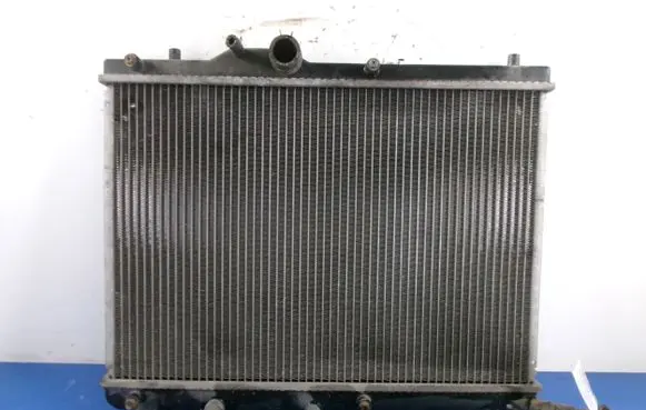 Suzuki Swift I Coolant radiator