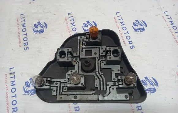BMW 5 E39 Tail light bulb cover holder 8363566