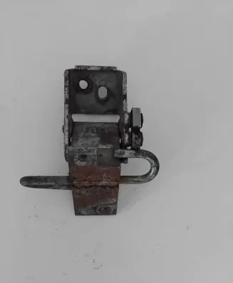 Audi A4 S4 B5 8D Front door lower hinge 8D0831412A