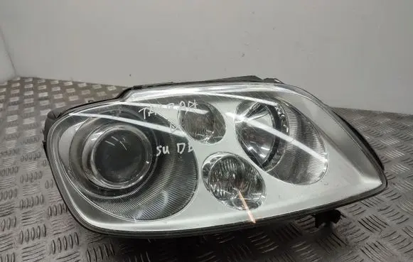 Volkswagen Touran I Headlight/headlamp 1T0941032K