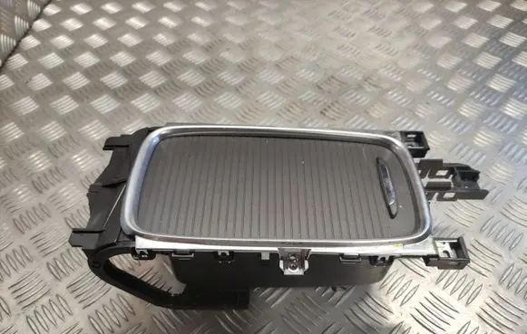 Cup holder front
