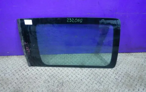 Mercedes-Benz Vaneo W414 Front door window glass four-door