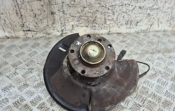 BMW 7 E38 Front wheel hub