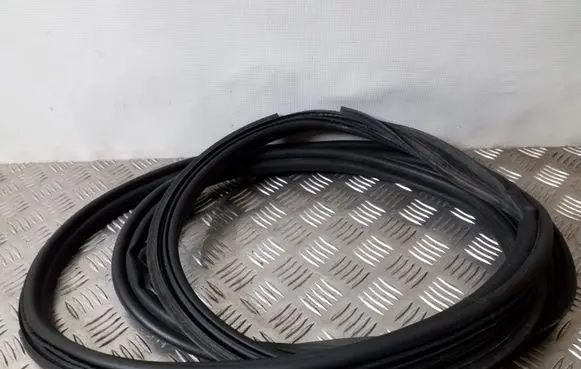 Opel Mokka Trunk rubber seal (body) 