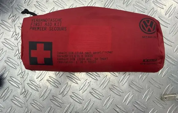 Volkswagen PASSAT B8 First aid kit 5K0860282