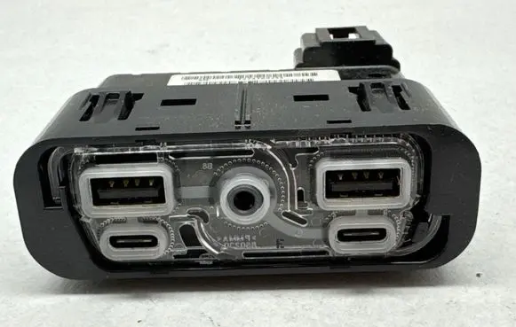 Chrysler Pacifica USB socket connector P68507368AB T2731E0234 53466960