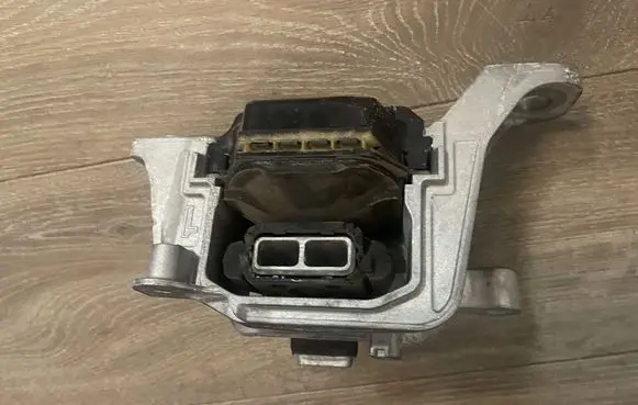 Ford Kuga III Engine mount bracket 326G20D
