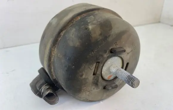 Engine mount bracket