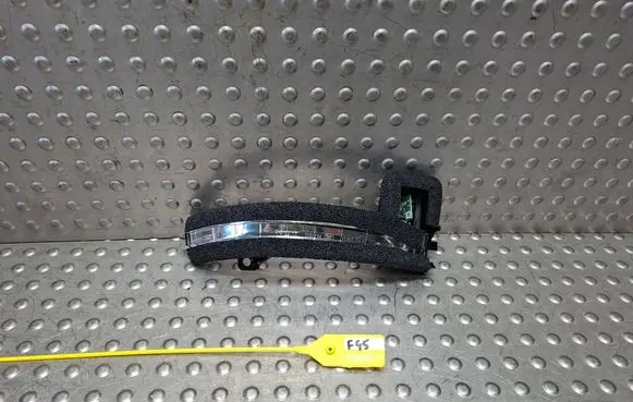 Chrysler Pacifica Mirror indicator light 68318296AA